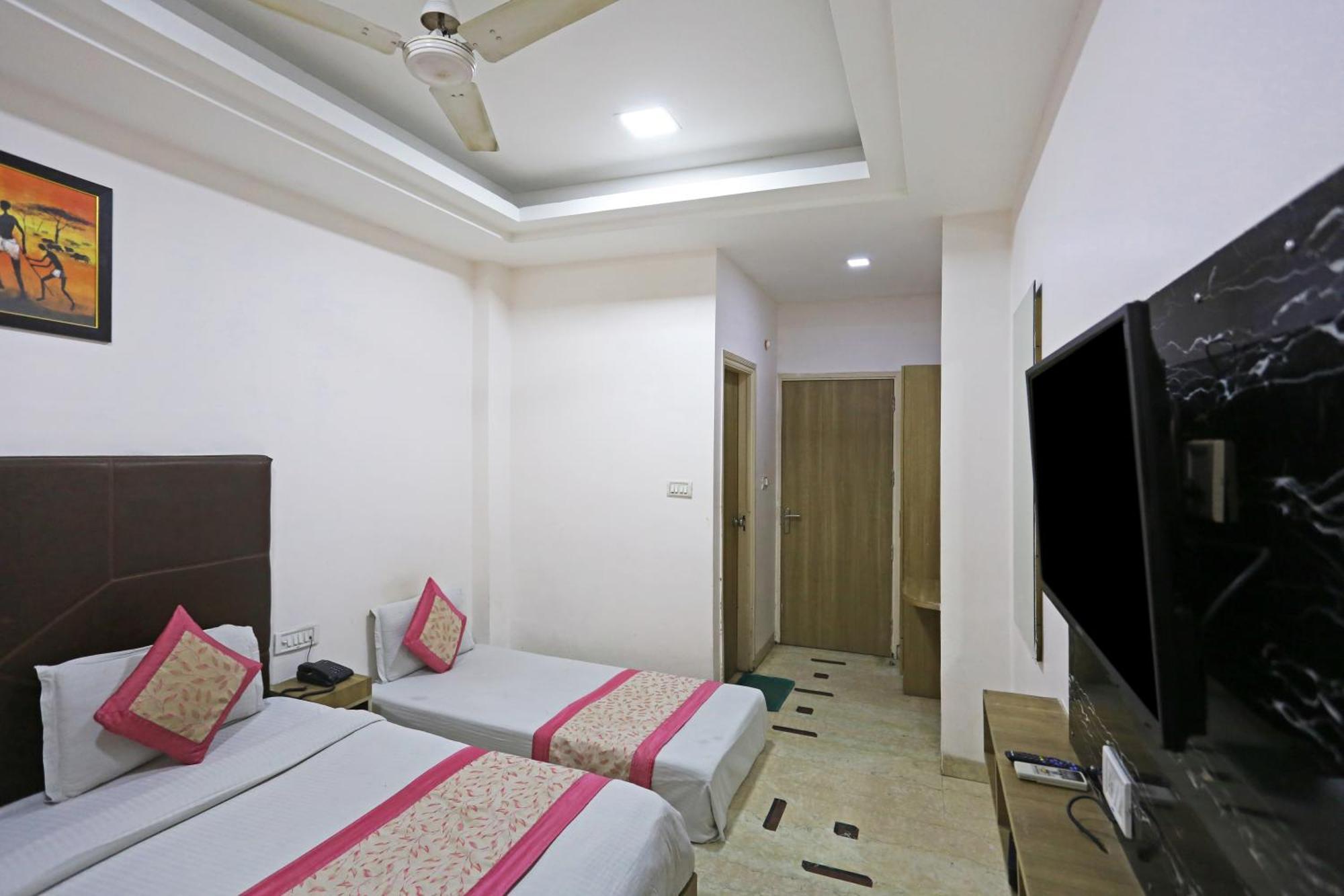 Hotel Sterling Inn, Nueva Delhi Exterior foto